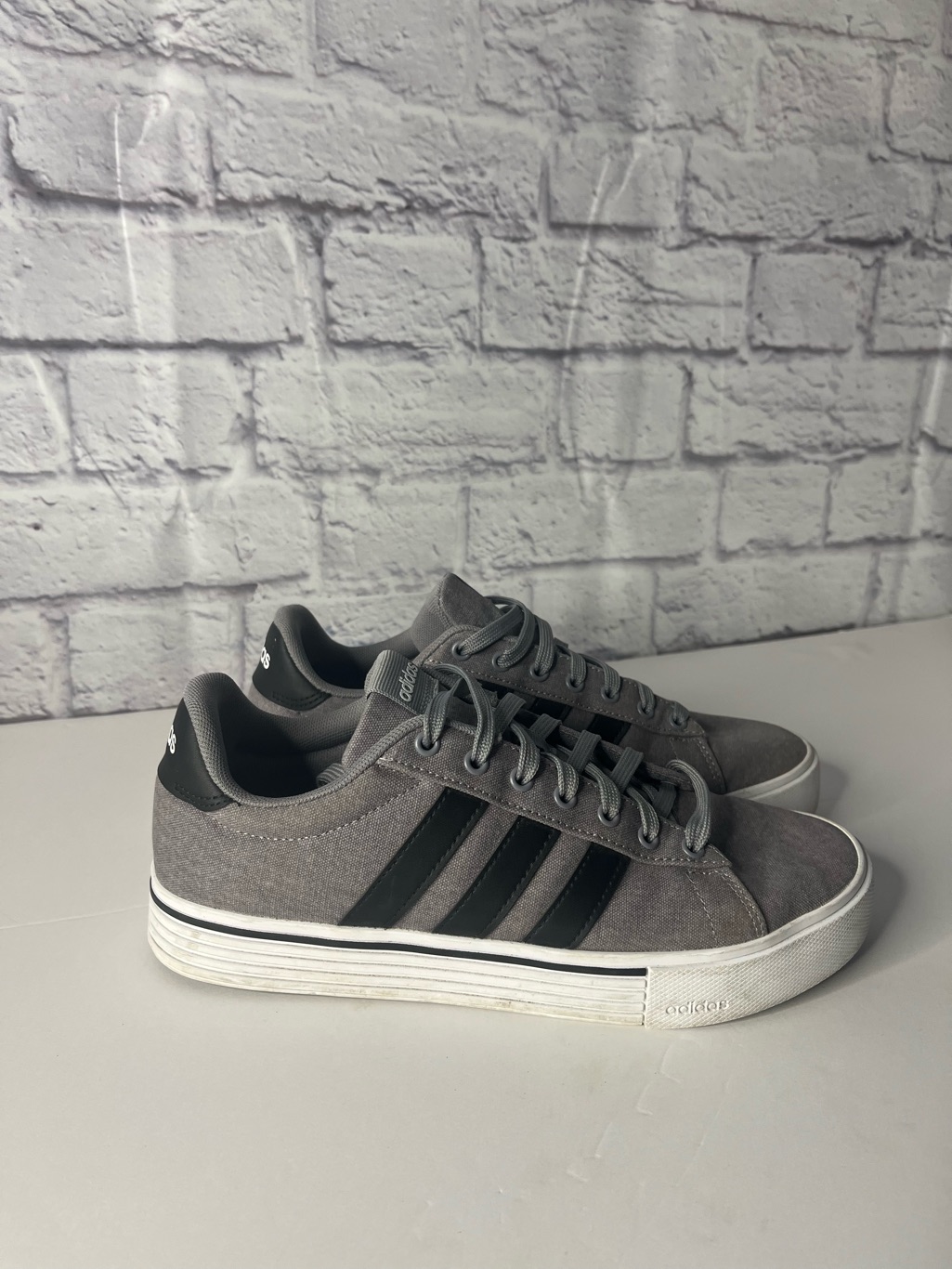 Adidas Mens Daily 4.0 Gray Fashion Sneaker Size 8.5 White Black